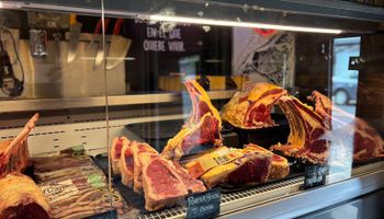 Faena animales viejos y vende carne como sus antepasados: la fuerta apuesta por una carne de altísima calidad que suele quedar afuera del sistema