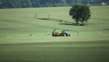 Los claroscuros del plan de Europa para reemplazar agroquímicos por bioinsumos