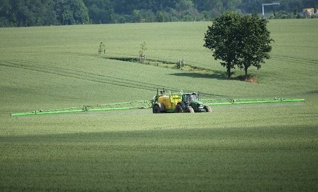 Los claroscuros del plan de Europa para reemplazar agroquímicos por bioinsumos