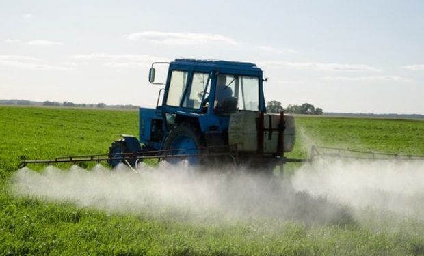 La Unión Europea logra un acuerdo para renovar el glifosato por cinco años más.