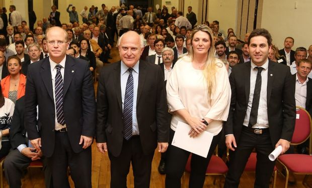 Autoridades en la presentación. Foto: Gobierno de Santa Fe.