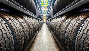 Neumáticos en Argentina: los tres principales fabricantes suspendieron sus operaciones y  se espera una reunión clave