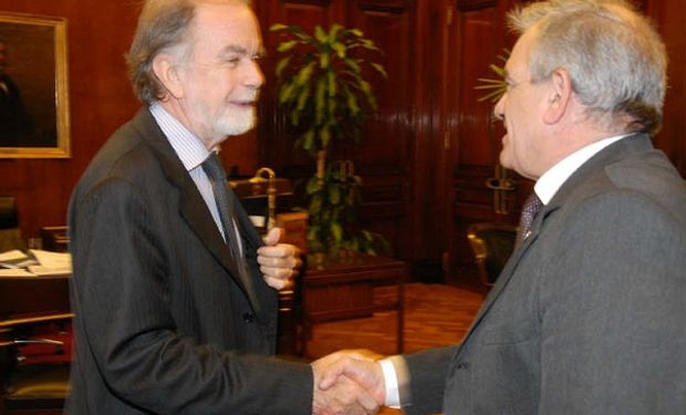 Presidente del Banco Nación, Javier Gonzales Fraga y Carlos Ianizzotto, presidente de CONINAGRO.