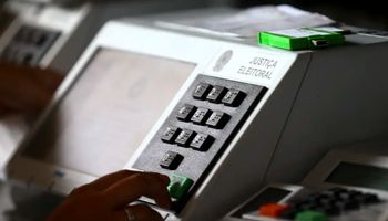 Onze governadores deixam cargos para disputar eleições de outubro