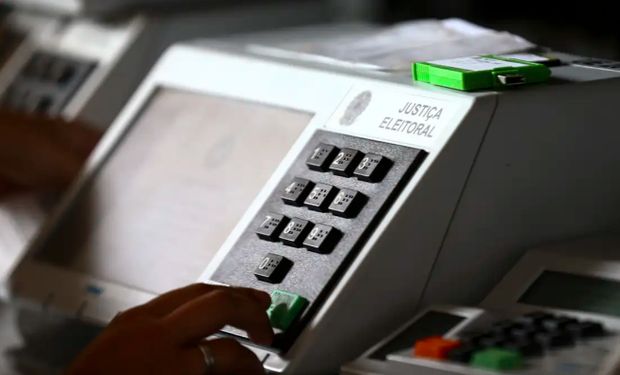 Onze governadores deixam cargos para disputar eleições de outubro