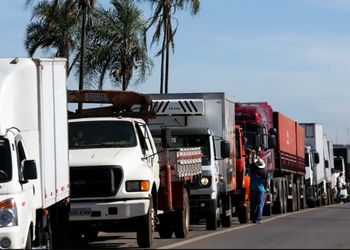 Haddad articula com estados para conter alta dos combustíveis e evitar greve de caminhoneiros