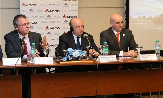 Conferencia de prensa de las principales autoridades de grupo AGCO.