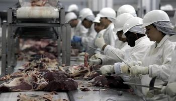 Grupo JBS compró una empresa de pollos europea en U$S 1.505 millones