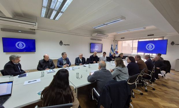 El Gobierno prometió a la Mesa de Enlace obras de infraestructura en el campo para agosto