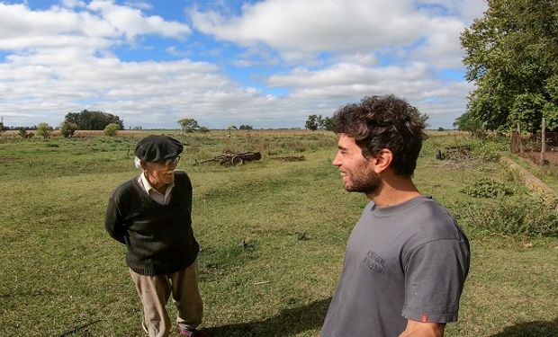 40 pueblos, 1000 habitantes y un motorhome: las historias del joven que salió a recorrer Buenos Aires con sus tres perros