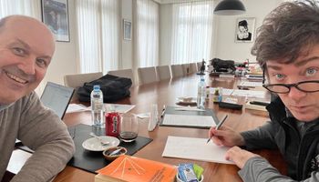  El agro alcanzó las 54 normas de desregulación y es el sector que más cambios tuvo desde que asumió Milei: el ejemplo del ajo para ver lo "absurdo" del Estado