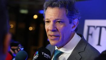 EUA querem impor solução legalmente impossível ao Brasil, afirma Haddad