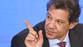 Haddad agora mira no LCA para reduzir rombo fiscal e evitar alta do IOF