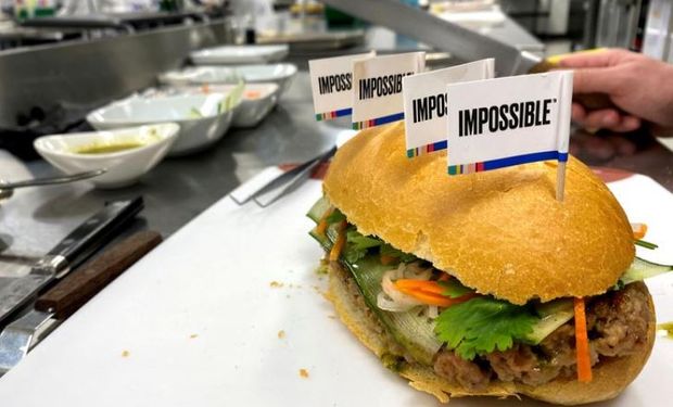 Para competirle a la carne, Impossible Foods baja un 20% sus precios en Estados Unidos y realizará lo mismo en Singapur