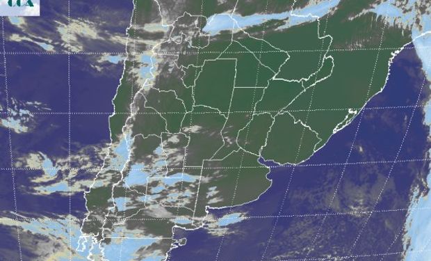 La foto satelital presenta el avance de nubosidad desde la región cuyana y patagónica que se desorganiza sobre la región pampeana al ingresar en la zona de alta presión.