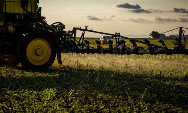 Justiça suspende proibição do uso de herbicida 2,4-D no RS