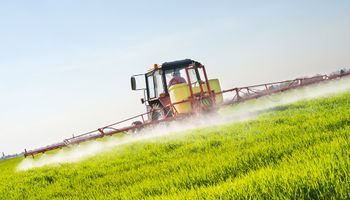 Brasil eleva uso de herbicidas em 128% em 10 anos, diz Embrapa