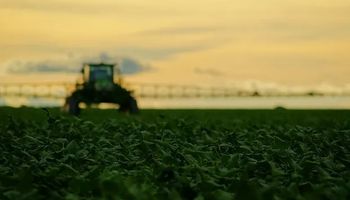 La amplia oferta de insumos agrícolas de Agroterrum: "Nos enfocamos en las formulaciones, las soluciones que necesita el productor"