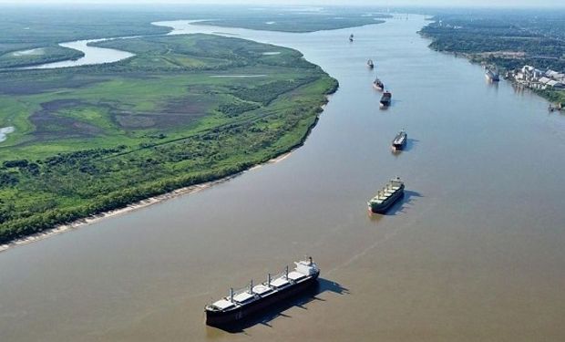 Tensión en la Hidrovía del Paraná: cuatro países piden a la Argentina que se garantice la libertad de tránsito y la libre navegación