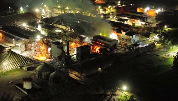 Qué se sabe del incendio en la planta de Vicentin: se cortó la descarga de girasol pero sigue la de soja