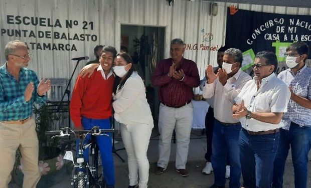 Para aplaudir de pie: la historia de Lautaro, el niño que brilló con un dibujo y ganó un premio que le permitirá volver a la escuela