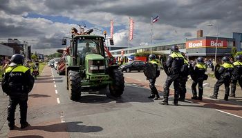 Holanda: así balearon a un tractor que protestaba contra el Gobierno