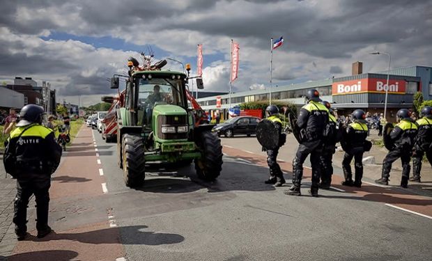 Holanda: así balearon a un tractor que protestaba contra el Gobierno