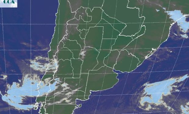 En la foto satelital se aprecia en forma tenue el manto de nubes bajas que afecta buena parte de CB, norte de LP y de BA, sur de SF y buena parte de ER.