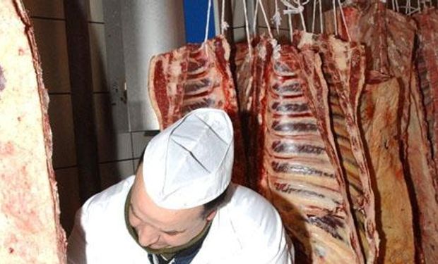 Trabajadores de la carne piden un aumento salarial del 35%