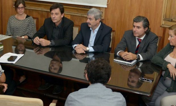 Néstor Roulet y Raimundo Lavignolle hablaron de biotecnología y también de la ley de semillas.