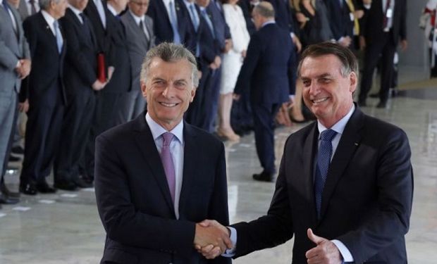 Macri en Brasilia, junto a Jair Bolsonaro.