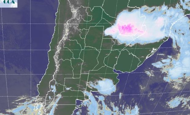 La foto satelital permite apreciar la escala del sistema de mal tiempo que afecta el sudeste de BA y se ve que la situación se restringe a la zona.