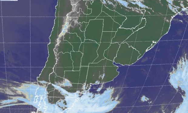 La foto satelital permite identificar coberturas nubosas que transitan sobre la región patagónica.