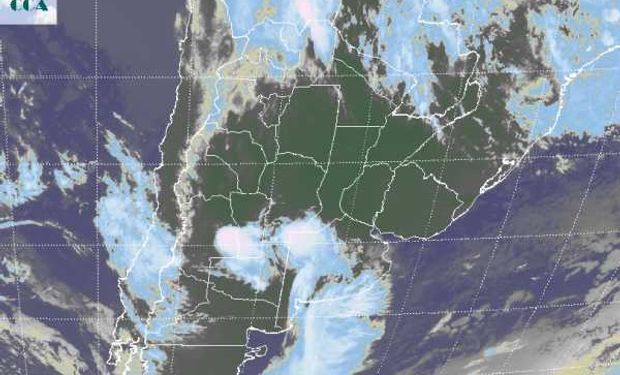 La foto satelital presenta un sistema frontal que intenta avanzar desde el sudoeste pero encuentra por el momento una barrera difícil de franquear en el noreste de Buenos Aires.