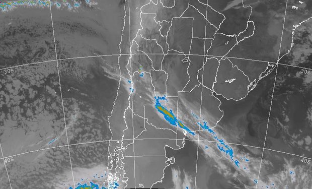 La foto satelital muestra el avance de una banda frontal desde el sudoeste de la región pampeana.