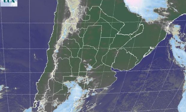 En la foto satelital se aprecia el avance de una perturbación desde el noreste de la Patagonia.