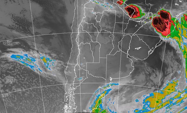 La foto satelital no permite apreciar el vasto despliegue del frente con la baja presión anclada en un lugar muy inusual.