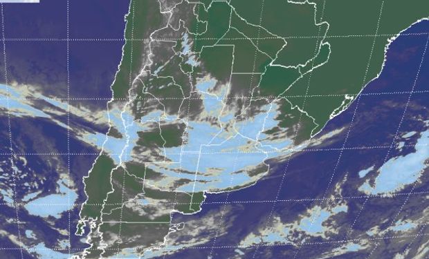 La foto satelital resume con eficiencia, las vastas coberturas nubosas que se despliegan en toda la región pampeana.