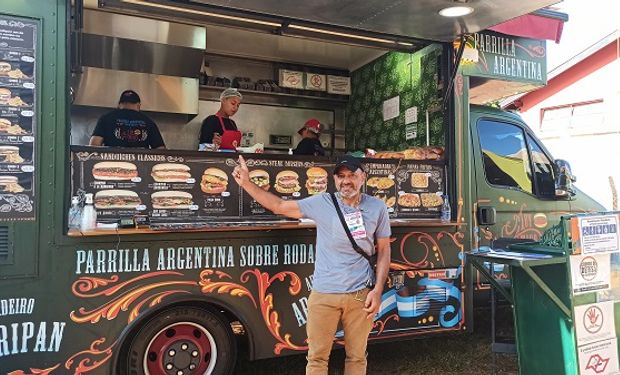 El argentino que abrió una exitosa parrilla en Brasil y armó un ejército de food trucks con una "gastada" para brasileros