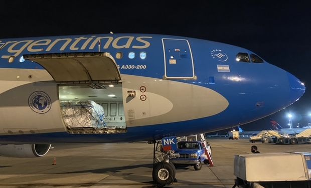 No solo vacunas: Aerolíneas Argentinas transportó más de 123 toneladas de semillas de maíz