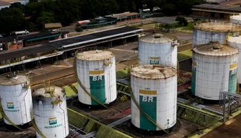 Distribuidoras pedem mais importação de diesel pela Petrobras