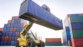 Las reservas sólo cubren cinco meses de importaciones