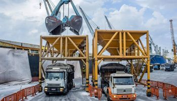 Importações de fertilizantes batem recorde em 2025