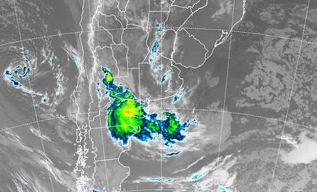 Lo más destacado se presenta sobre el este de la provincia de Río Negro desde donde se reportan lluvias y tormentas de variada intensidad.