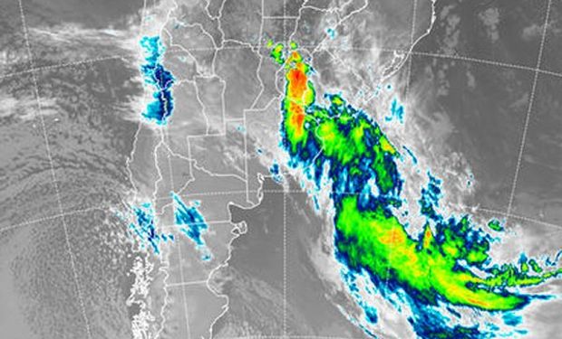 En la foto satelital se aprecia como la nubosidad de mayor desarrollo se va desplazando.