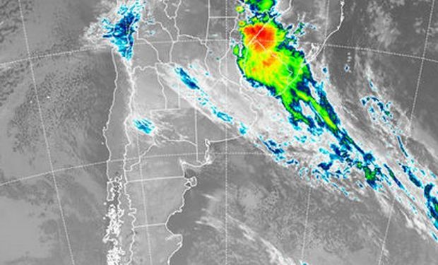 En el recorte de imagen satelital, puede apreciarse con claridad la situación, observándose la zona activa del frente desplazada hacia el noreste.