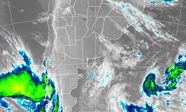 En el recorte de imagen satelital puede observarse un vasto dominio de cielos despejados sobre gran parte del país.