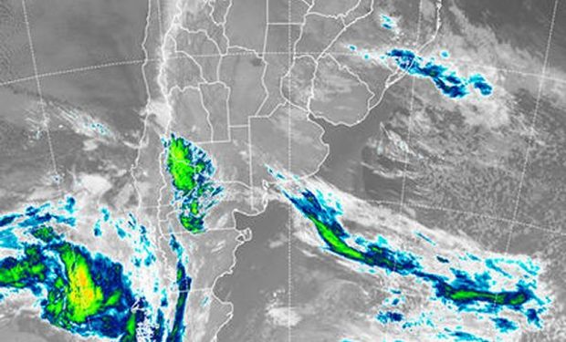 En la imagen satelital se observan coberturas de nubes bajas residuales desde el norte de Salta hasta el centro norte de la Mesopotamia.
