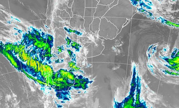 En la imagen satelital puede observarse que la fuente de las perturbaciones que provocó el avance de coberturas.