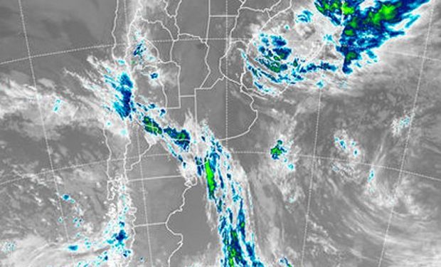 En la imagen satelital se destaca la salida hacia el este de las coberturas que provocaron las lluvias del fin de semana.